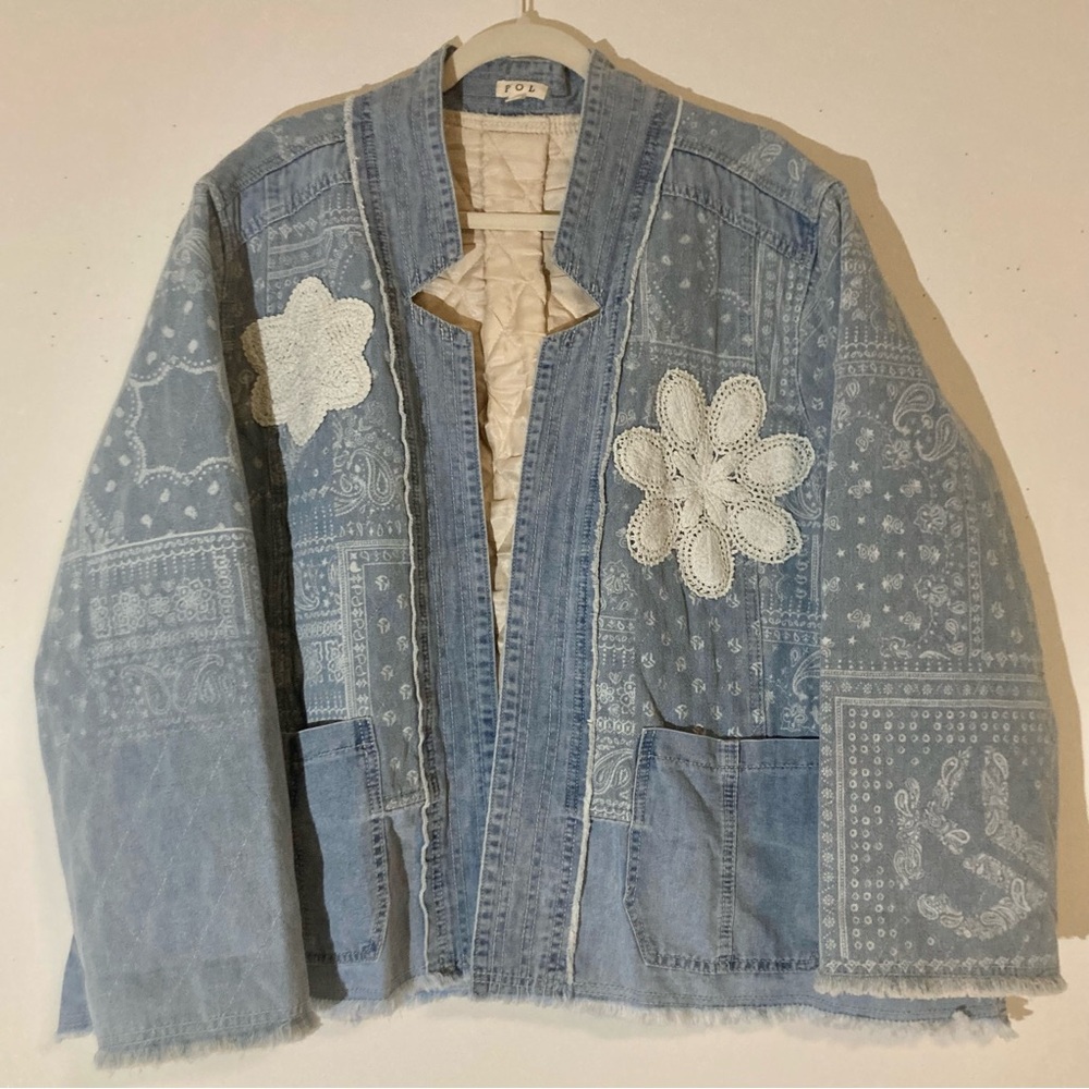 POL Oversized Quilted Jean Jacket, Sz S but fit larger, Crochet Flowers, Paisley - Picture 4 of 17